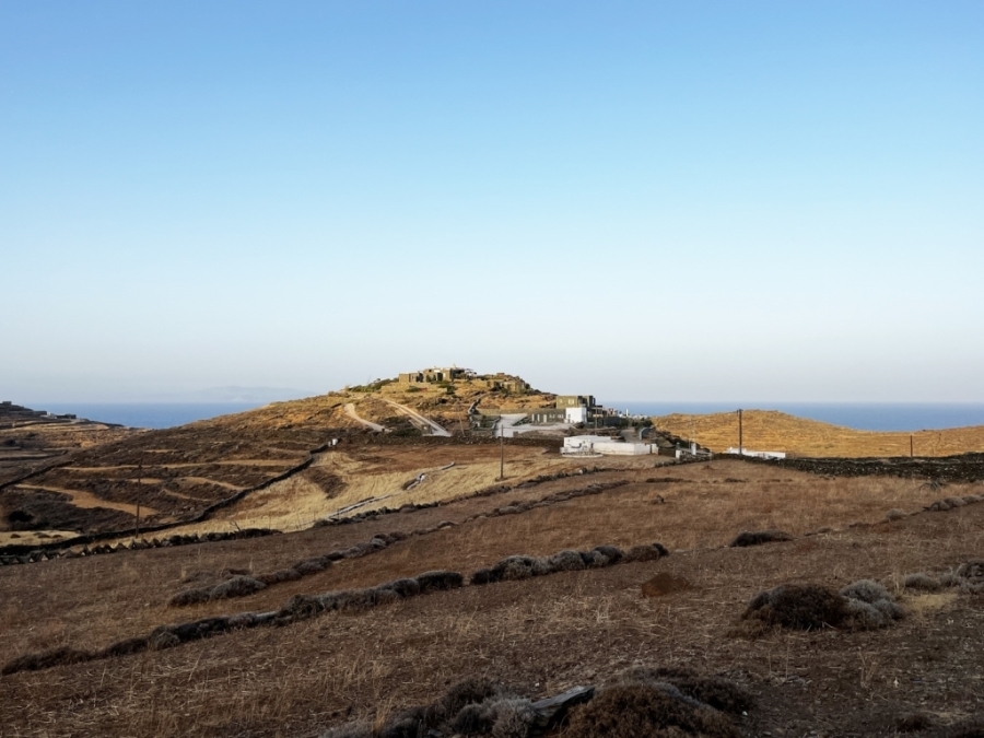 (En vente) Valorisation de la Terre Lopin de terre || Cyclades/Sifnos - 5.668 M2, 1€ 